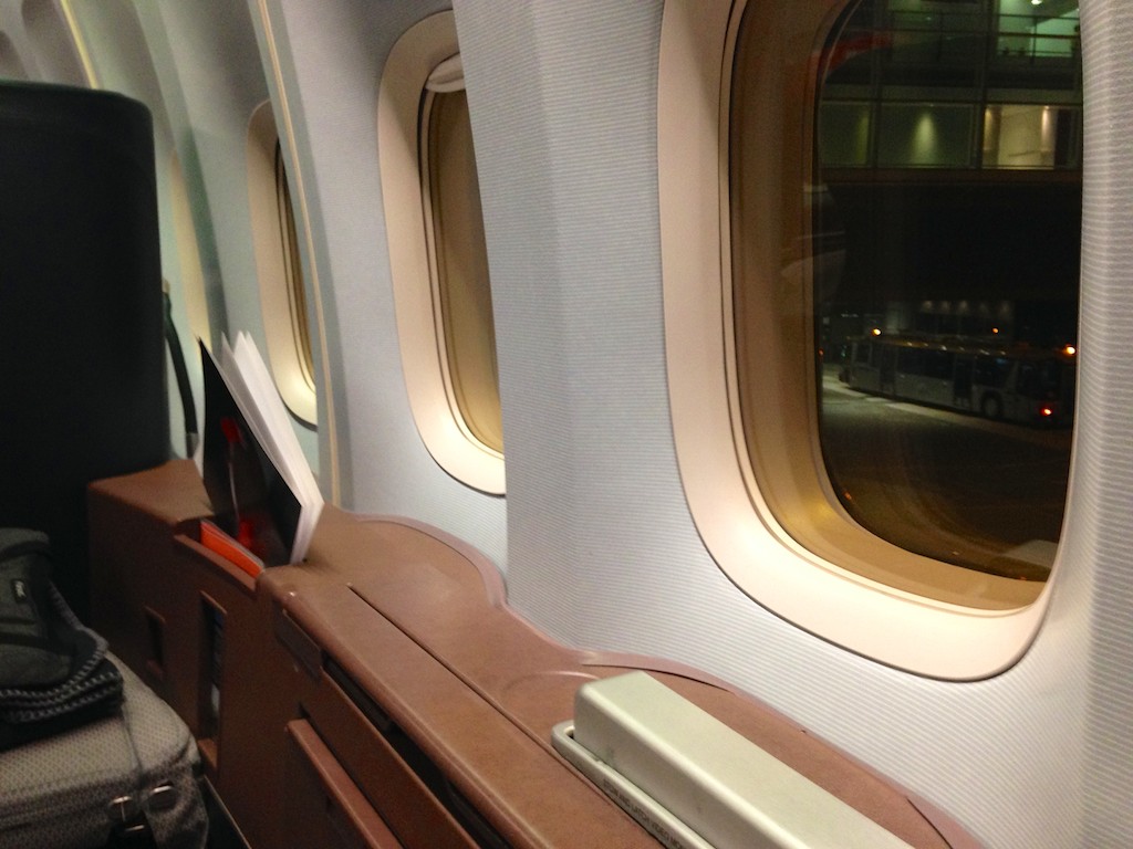 Hong Kong - Sydney Qantas 747 First Class review