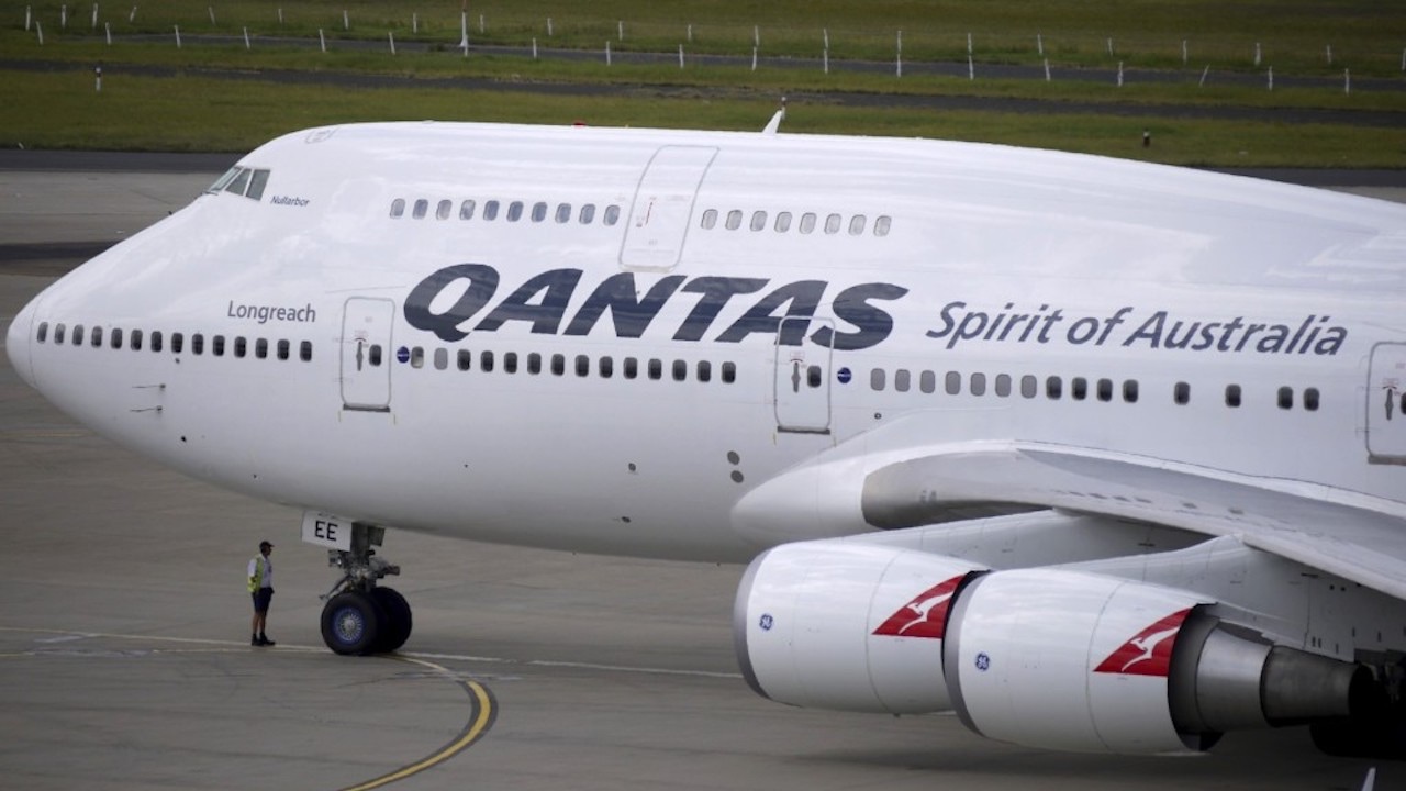 Best Qantas Points Credit Card Offers This Month - Point Hacks