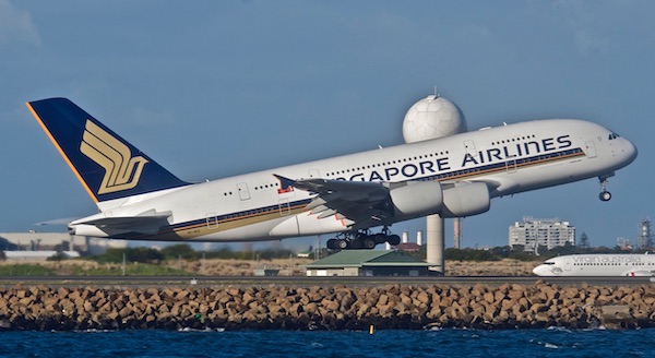 Singapore Airlines A380 taking off | Point Hacks