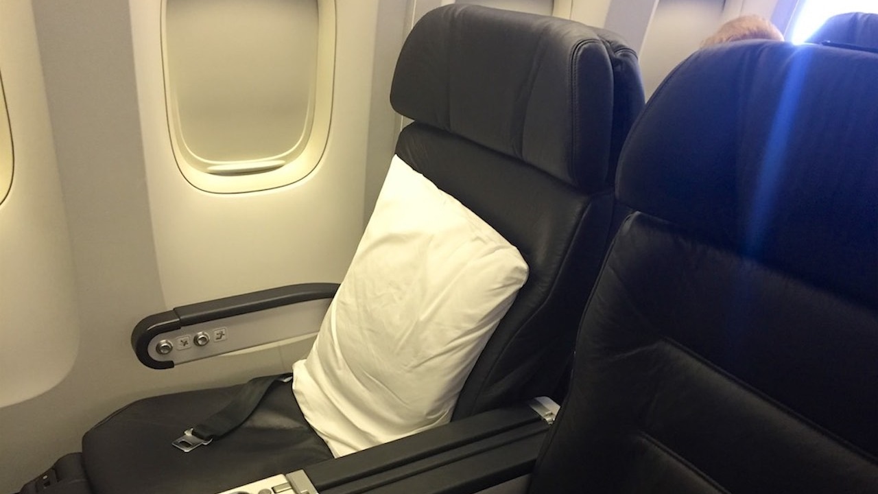 Air New Zealand Premium Economy Cabin Review