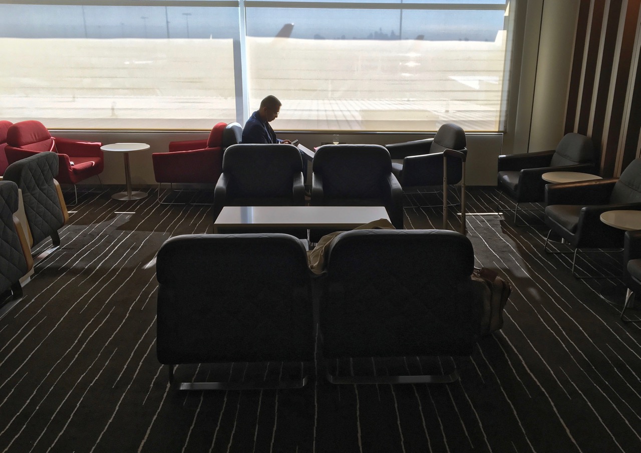 qantas-international-business-lounge-sydney-seating-2