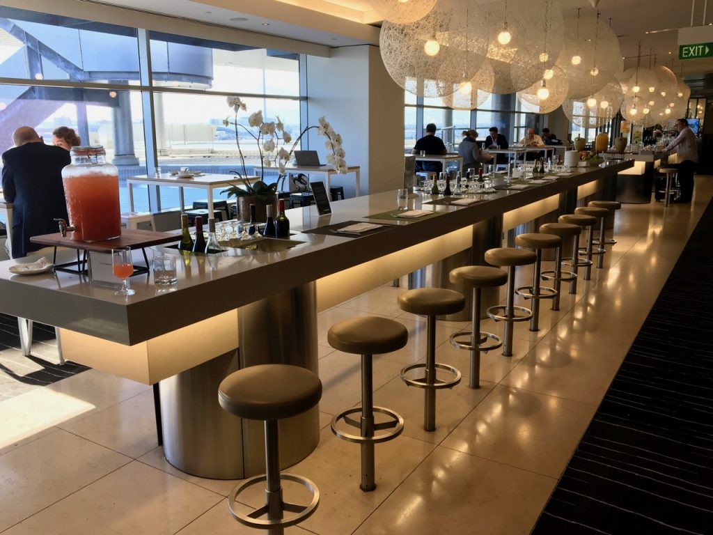 qantas travel lounge