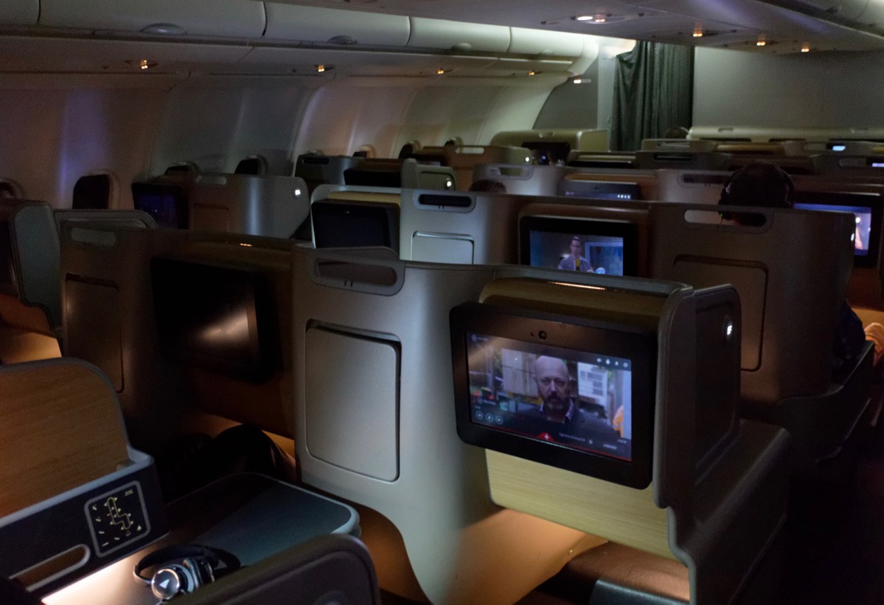qantas-a330-domestic-business-class-cabin-1