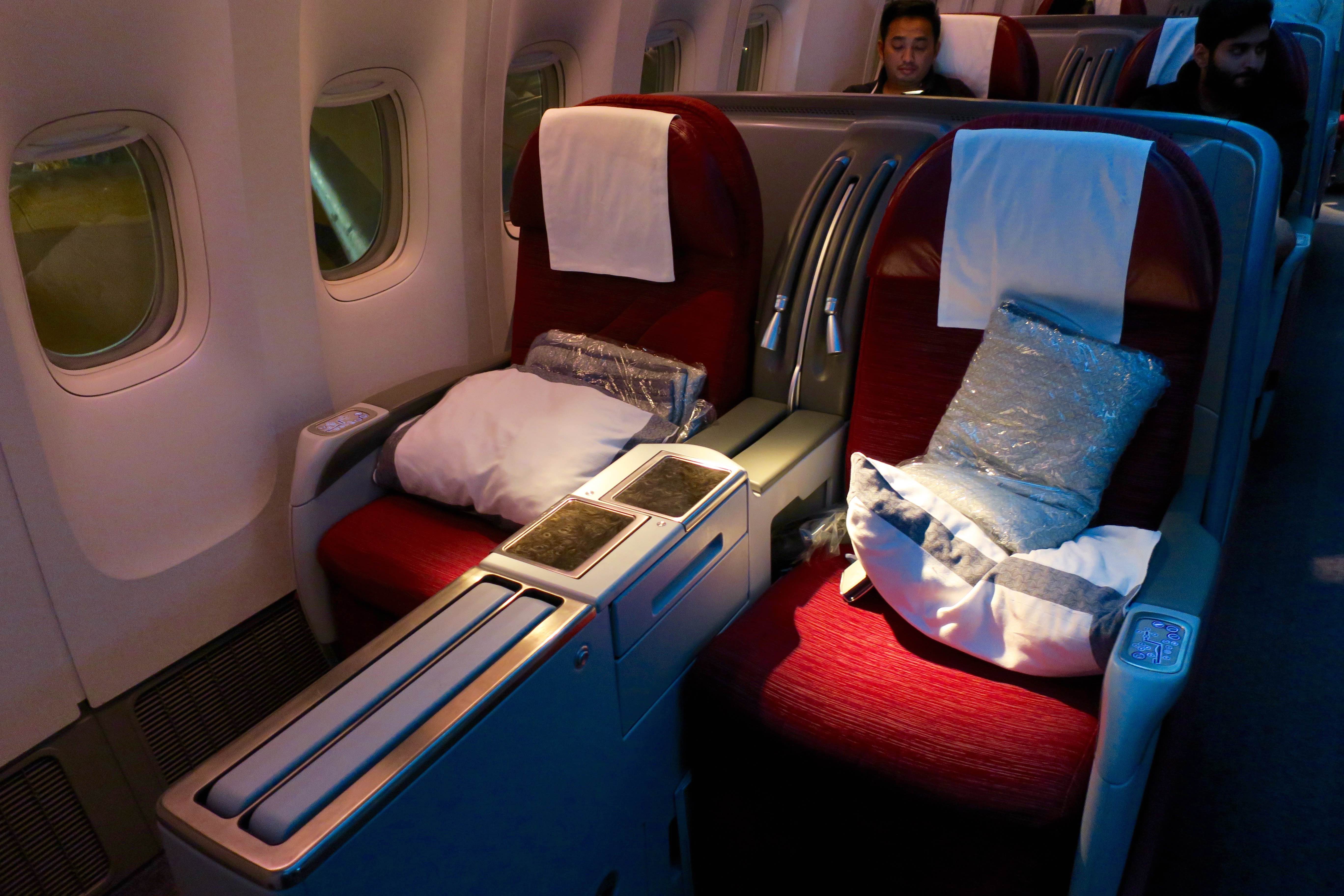 Qatar Airways Business Class 777 Overview Qr714 Houston Doha 7005