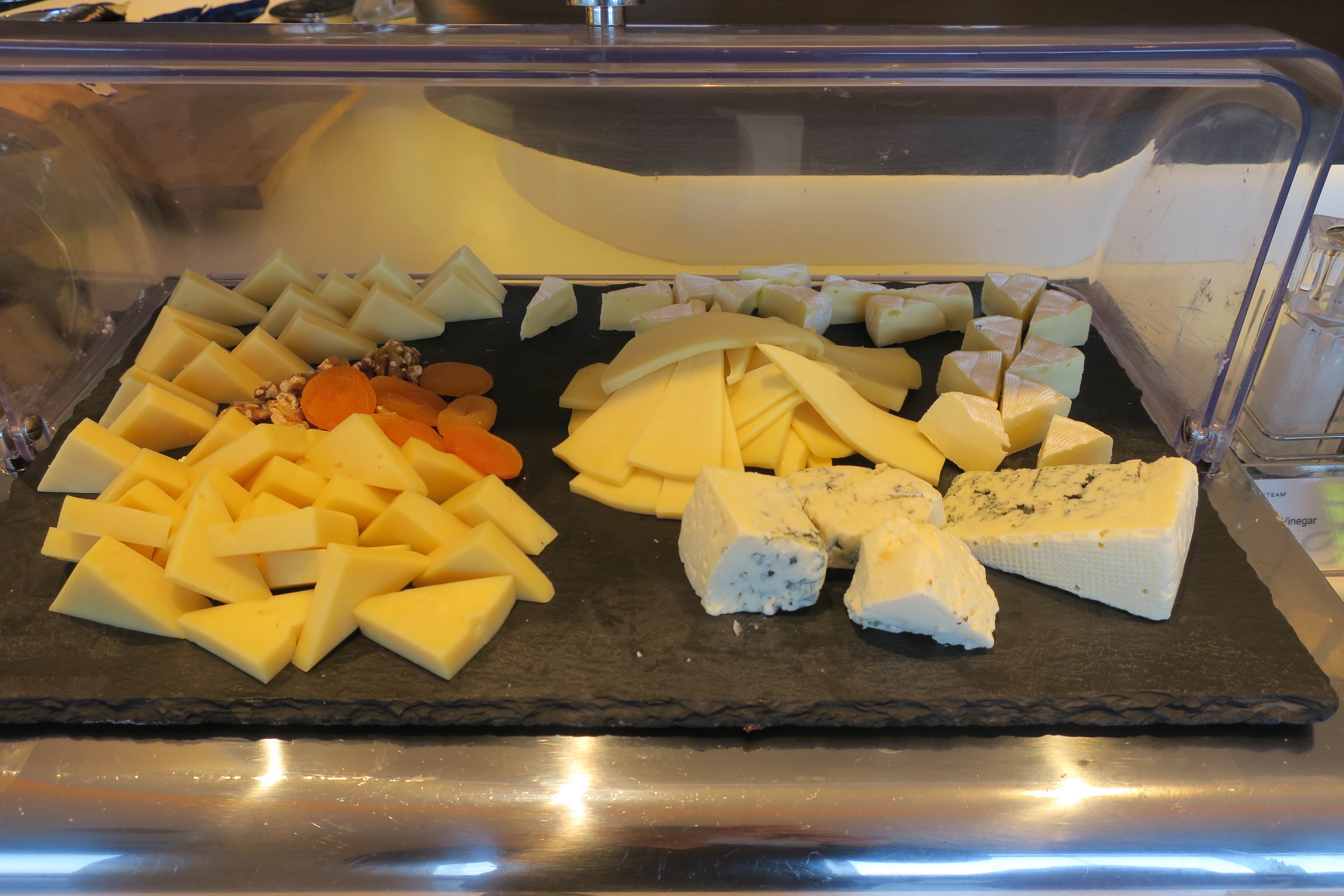 Skyteam Lounge Sydney cheeses