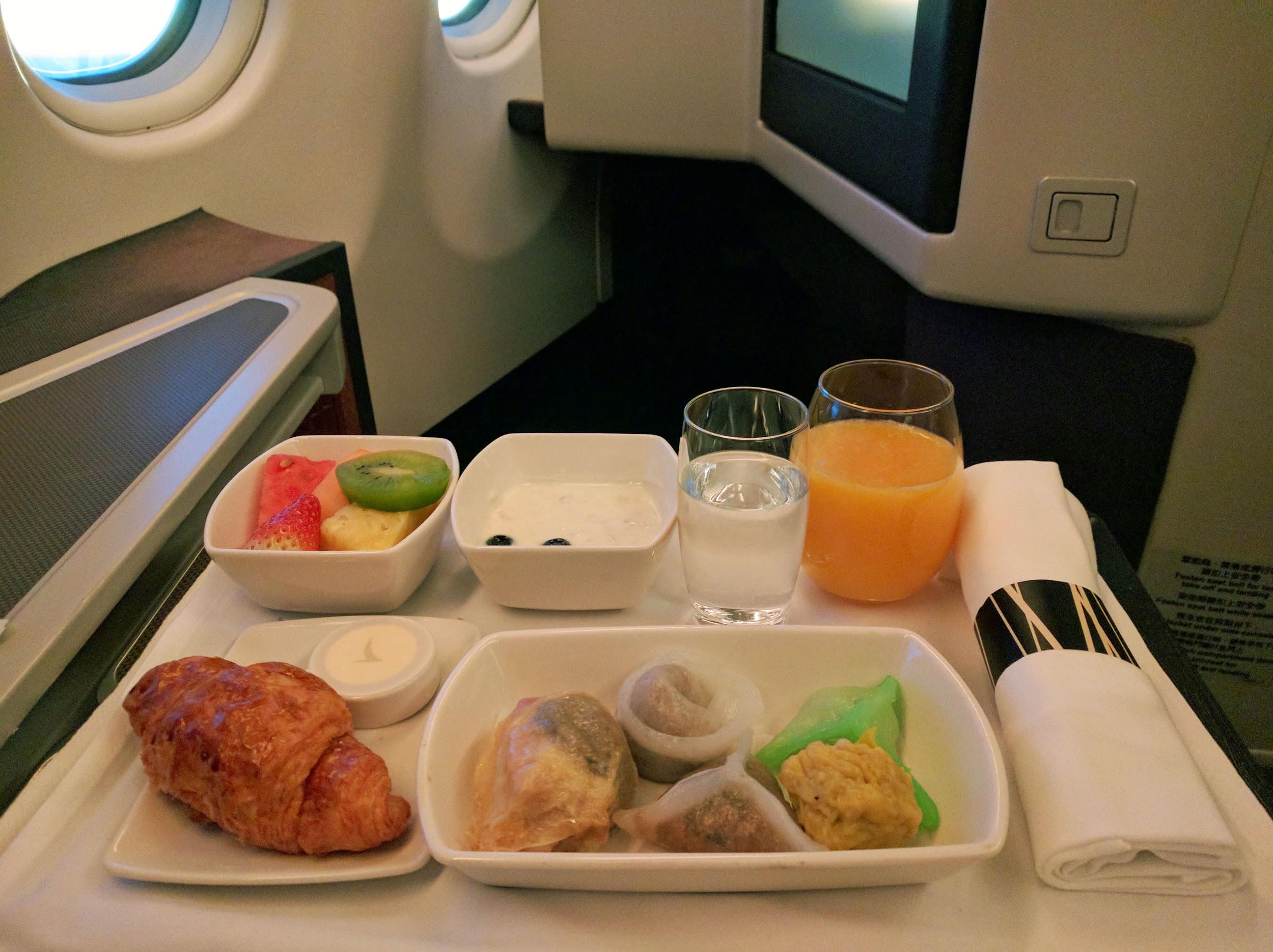 Cathay Pacific CX137 Dimsum breakfast