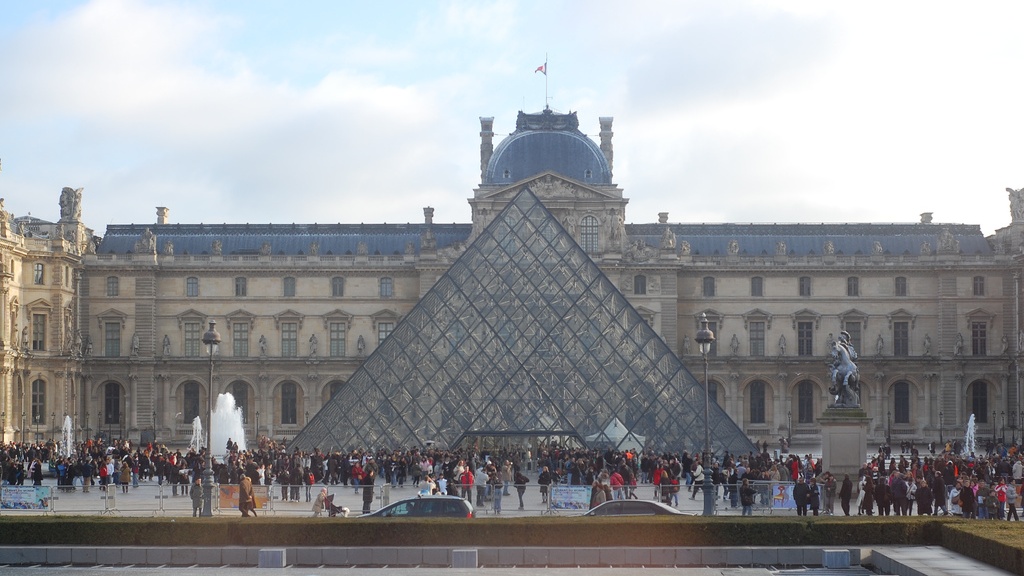 lourve-flickr Cropped 16x9