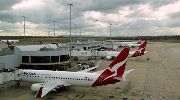 Qantas plane on ground | Point Hacks