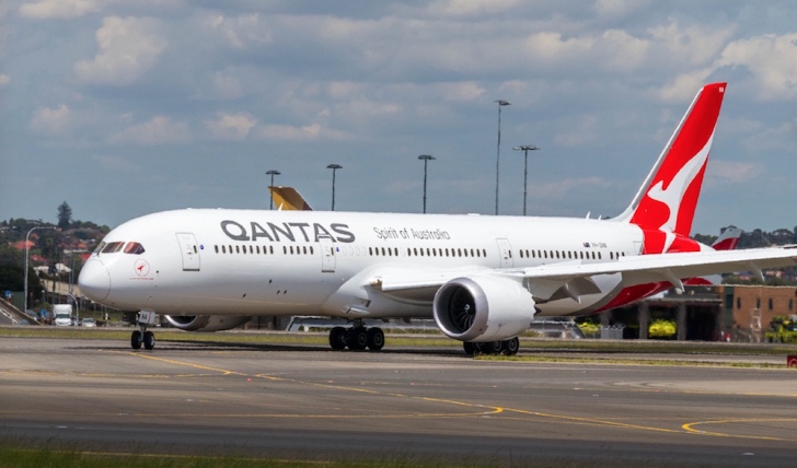 Qantas airplane | Point Hacks