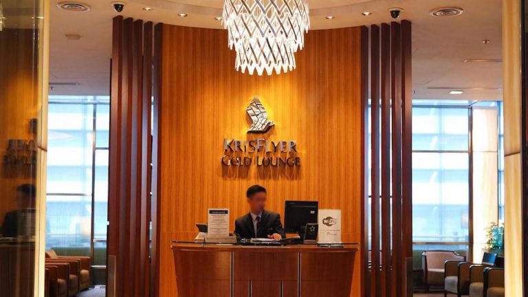 Singapore Airlines KrisFlyer Gold Lounge Changi Airport T3