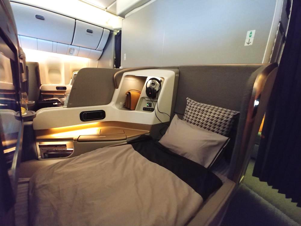 Comparing Qantas and Singapore Airlines Business Class: case study