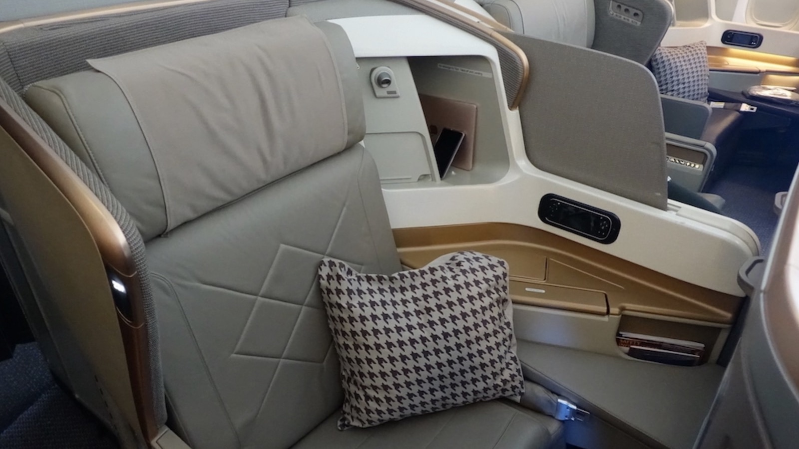 Singapore Airlines 777-300ER Business Class