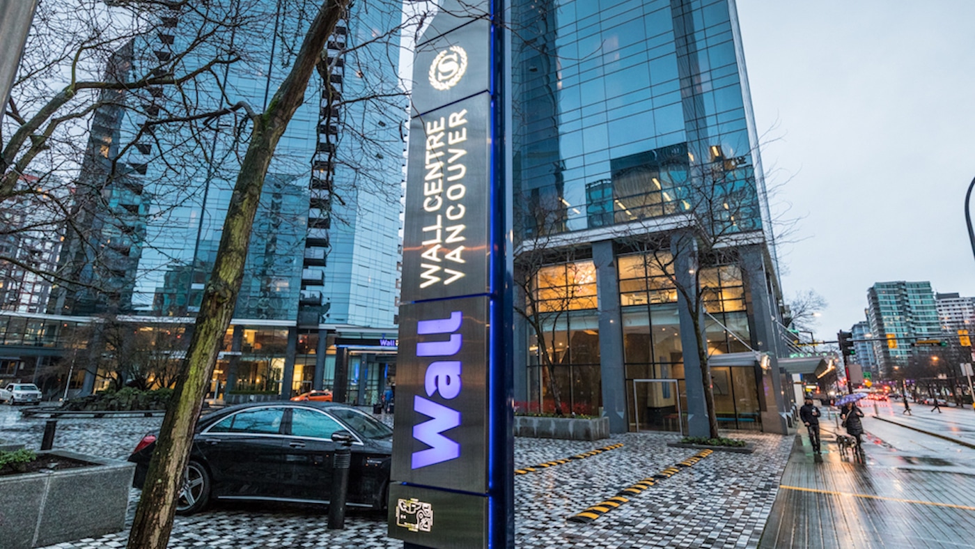 Центр оне. Уан вол центр Ванкувер. Стен в Ванкувере. Wall Centre New York cerpentessa Spa. Wall in Vancouver.