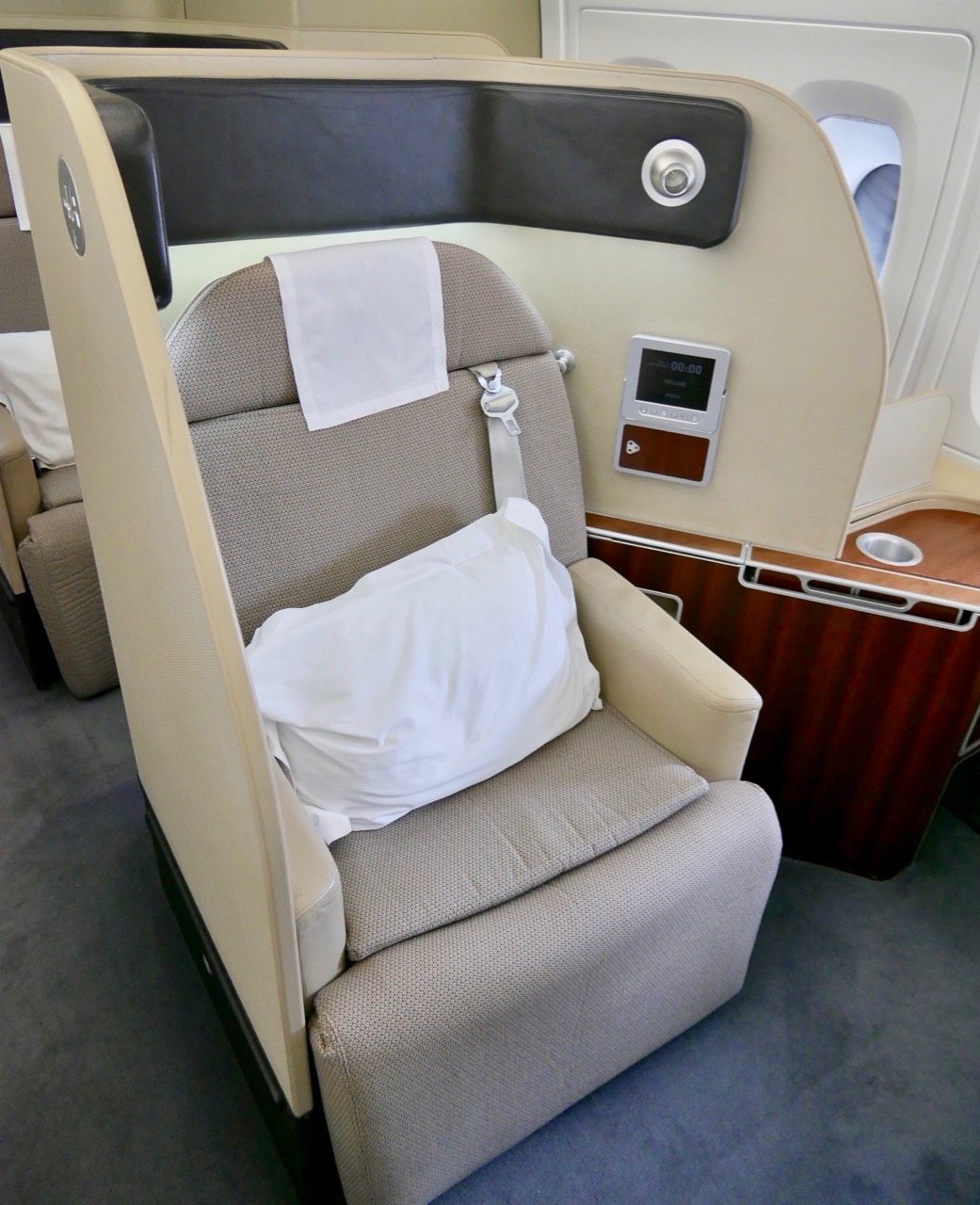 Qantas A380 First Class overview: the seat and service - Point Hacks