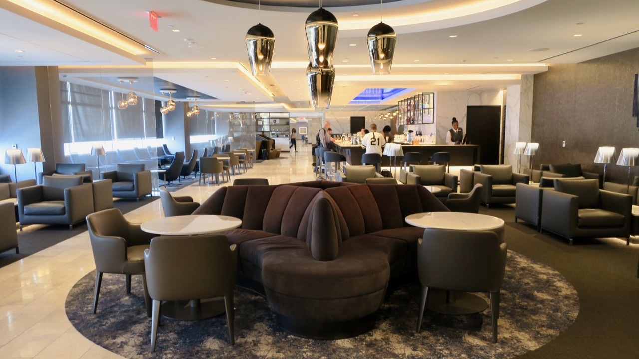 united polaris lounge dining room