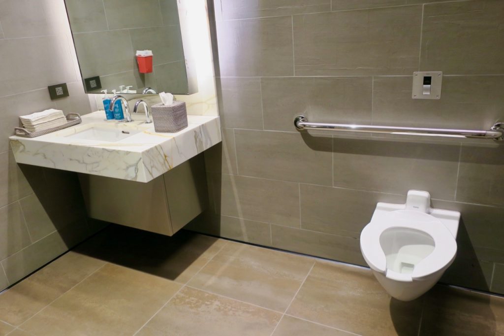 United Polaris Lounge SFO restroom