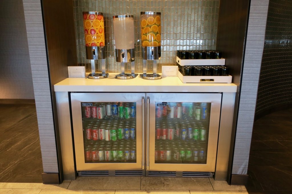 United Polaris Lounge SFO drinks