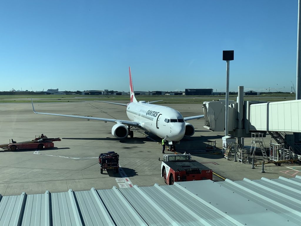 Qantas 737-800 on tarmac