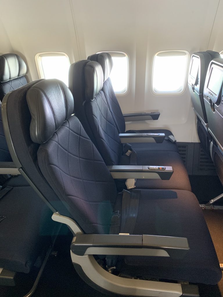 Qantas Boeing 737-800 Economy Class overview - Point Hacks