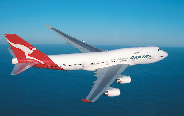 Qantas 747 mid-flight