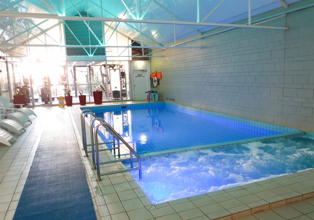 Melbourne Marriott Hotel swimming pool