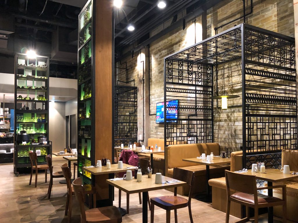 DoubleTree Hilton Melbourne King Room Platform 270 Restaurant