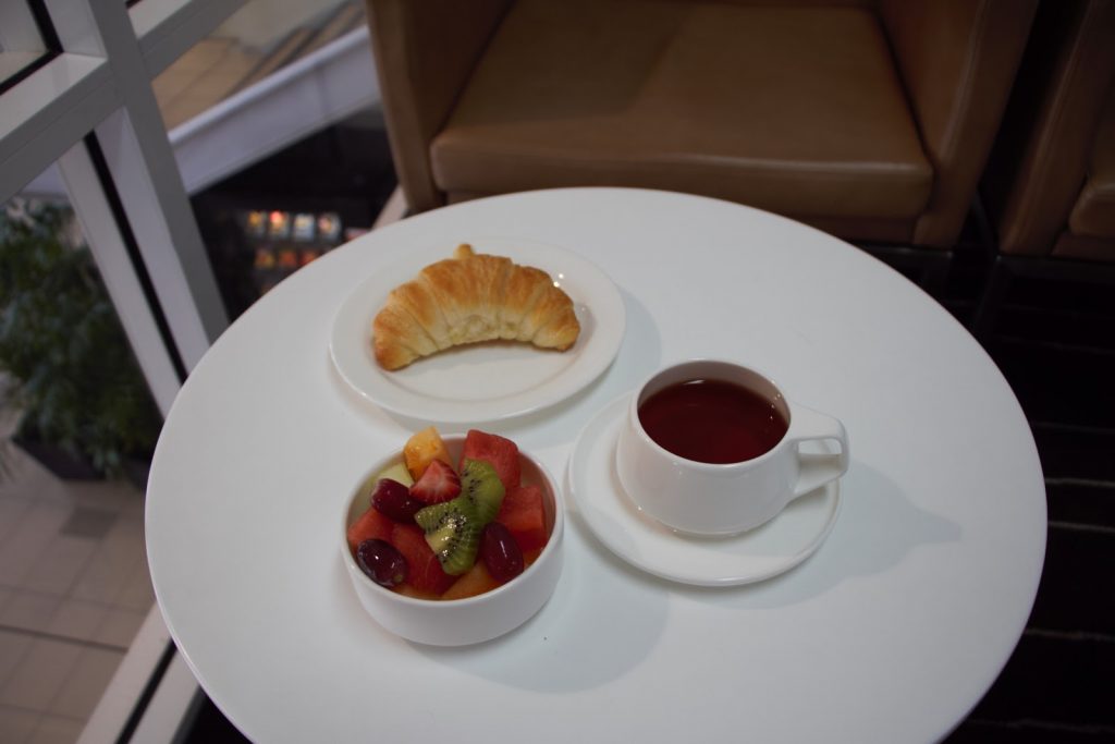 27 Qantas Lounge Mackay food