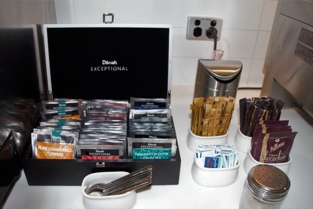24 Qantas Lounge Mackay teas
