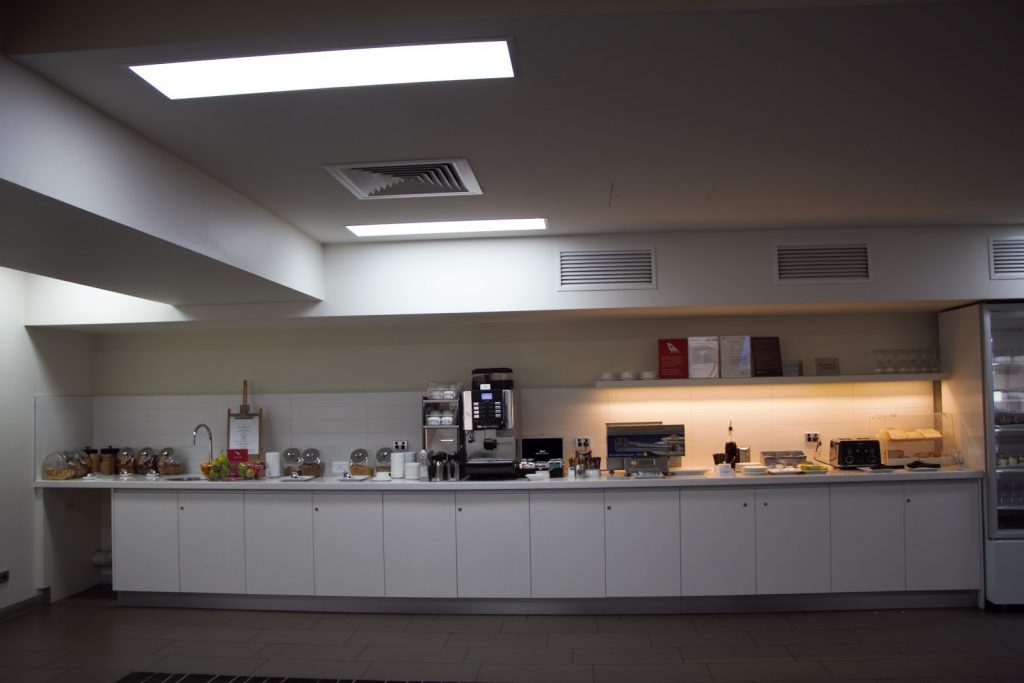 7 Qantas Lounge Mackay kitchenette