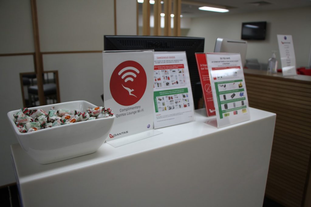 4 Qantas Lounge Mackay reception desk