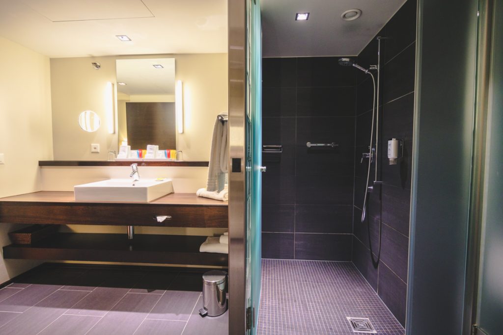 Four Points by Sheraton Sihlcity - Zurich Historic Urban Loft bathroom