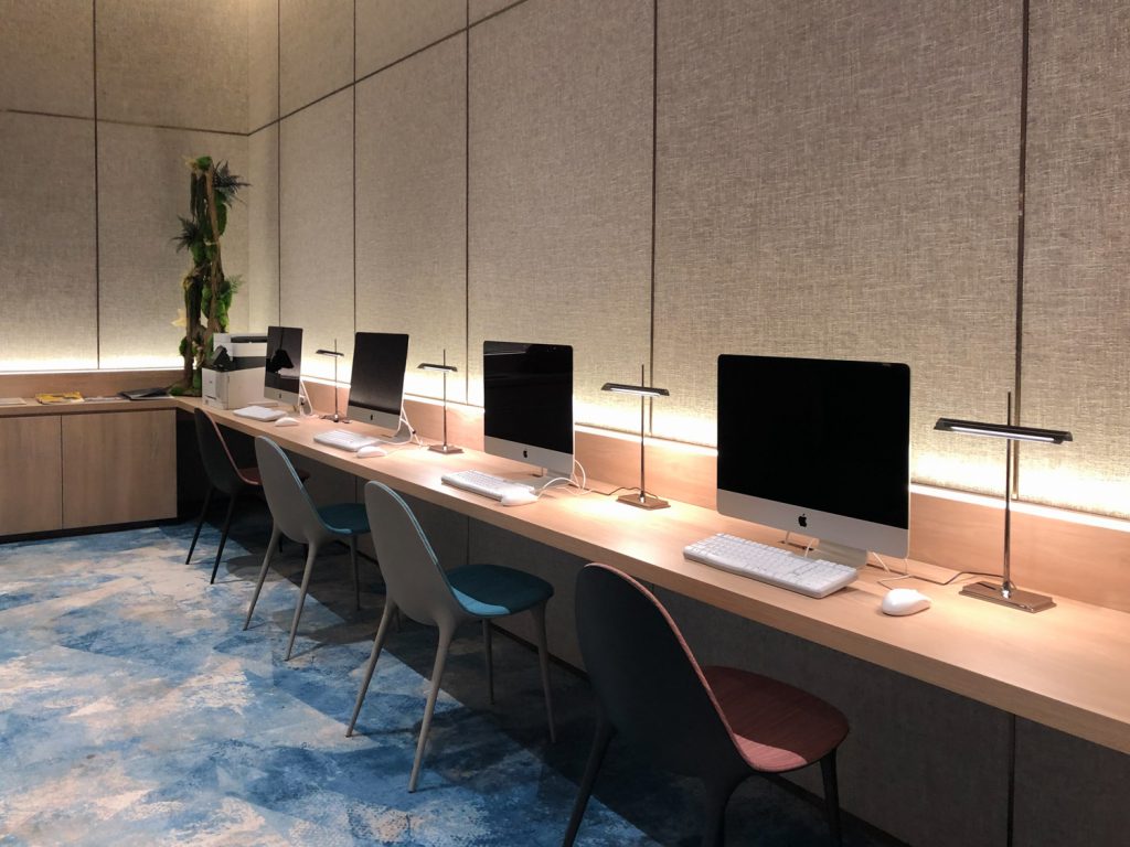 Changi Lounge Jewel Singapore iMac
