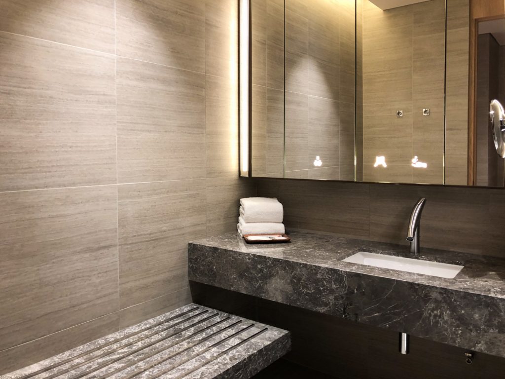Changi Lounge Jewel Singapore bathroom