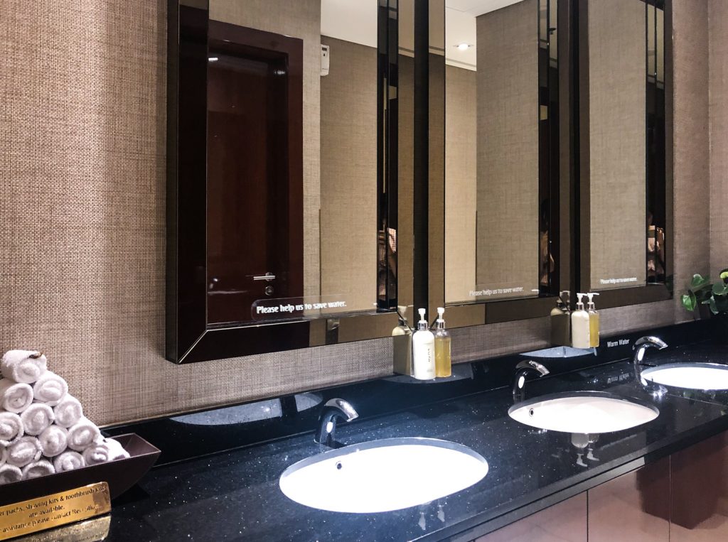 Emirates Lounge Singapore bathroom
