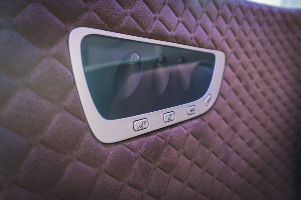Singapore Airlines 787-10 Business Class spot lights
