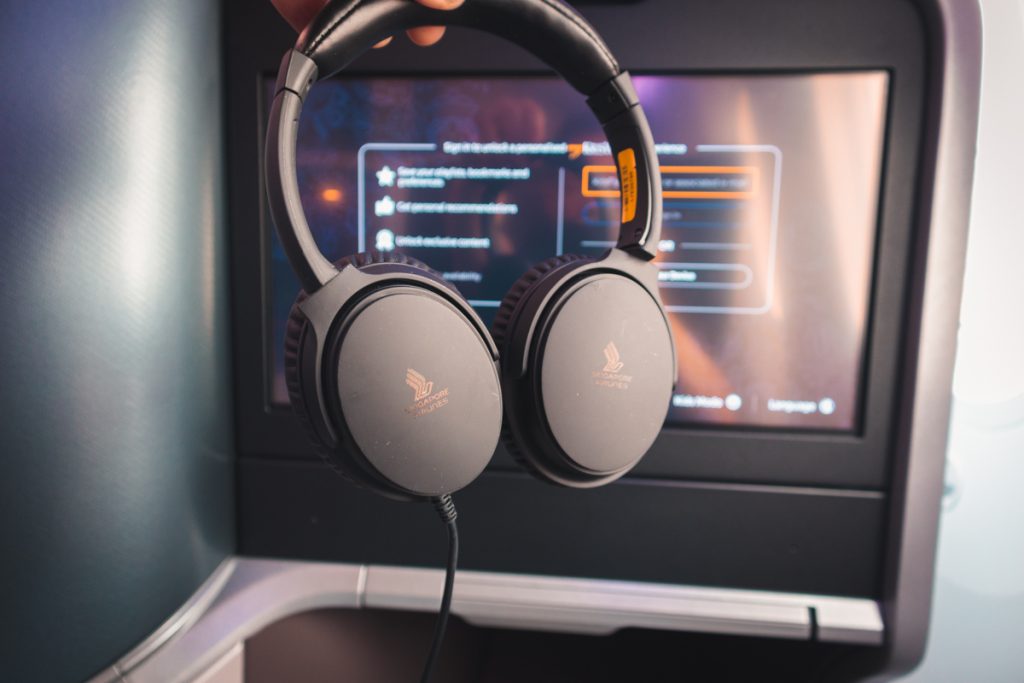 Singapore Airlines 787-10 Business Class headphone