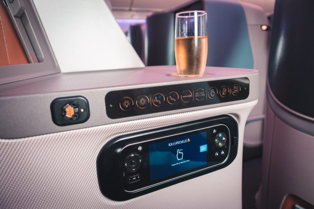 Singapore Airlines 787-10 Business Class seat controls