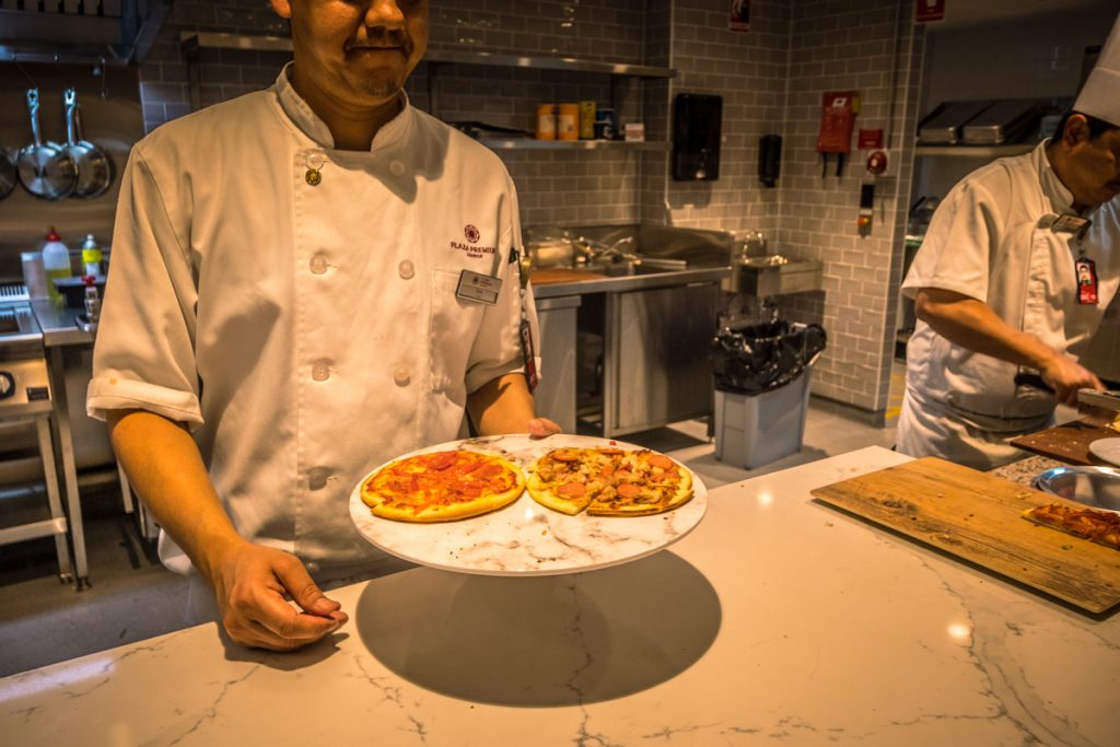 New American Express Lounge Sydney pizza