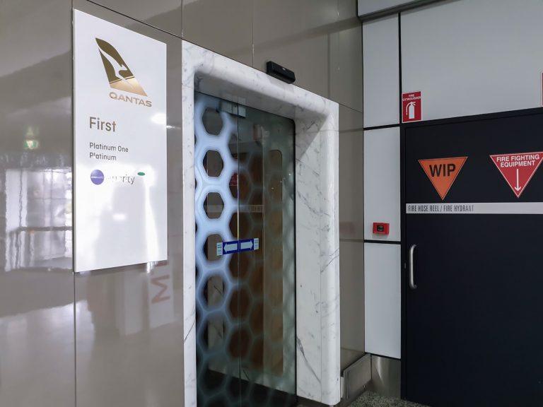 Review QF9 Melbourne to Perth (International), Qantas Boeing 787 Business Class LaptrinhX / News