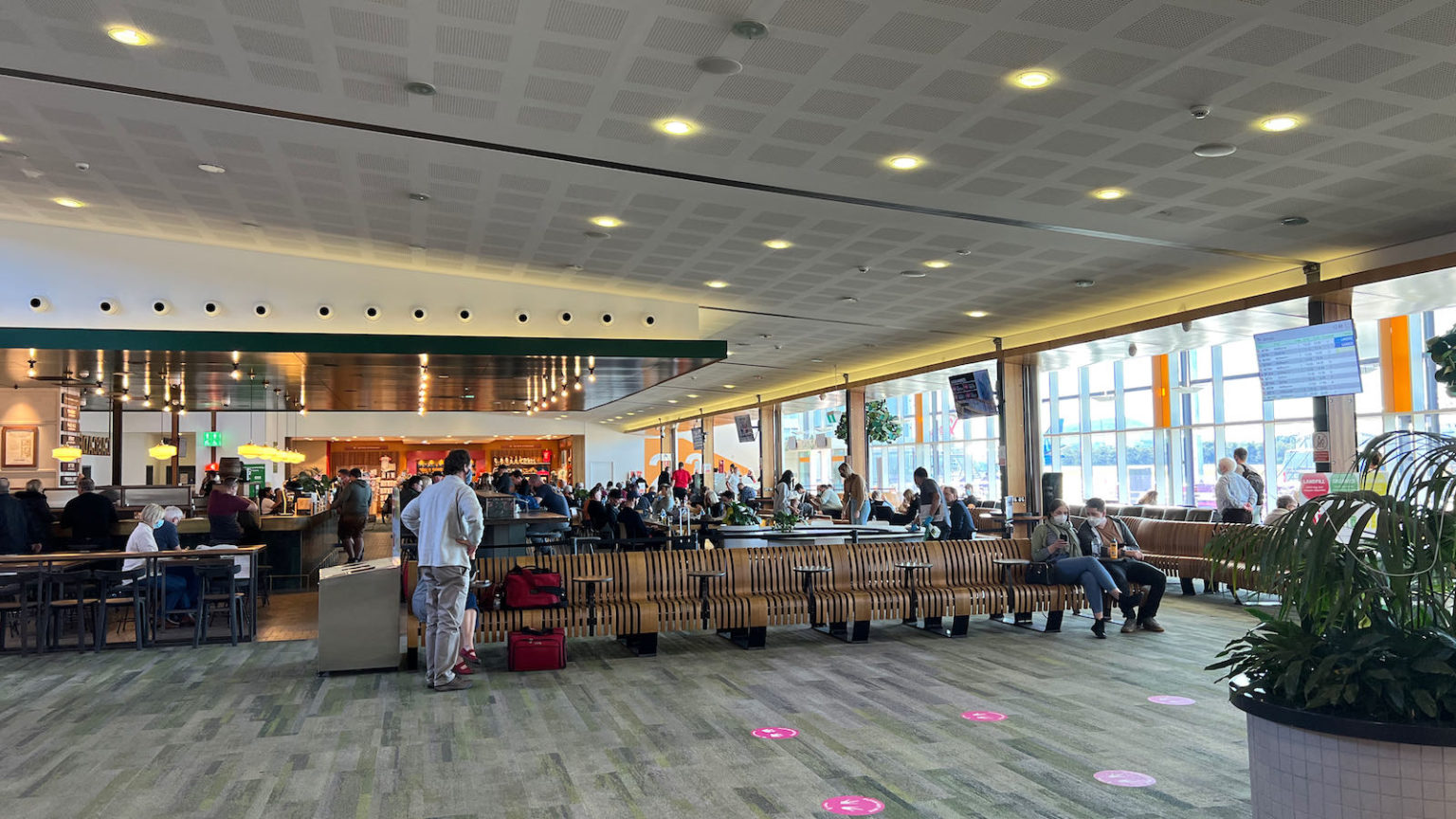 Review Qantas Club, Hobart Point Hacks