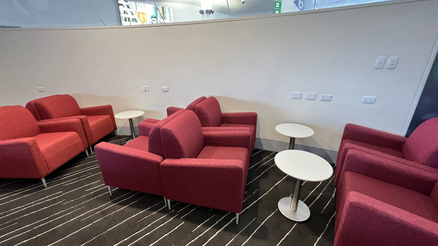 Review Qantas Club, Hobart Point Hacks