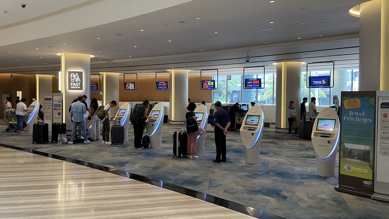 The-Jewel-Early-Check-in-kiosks