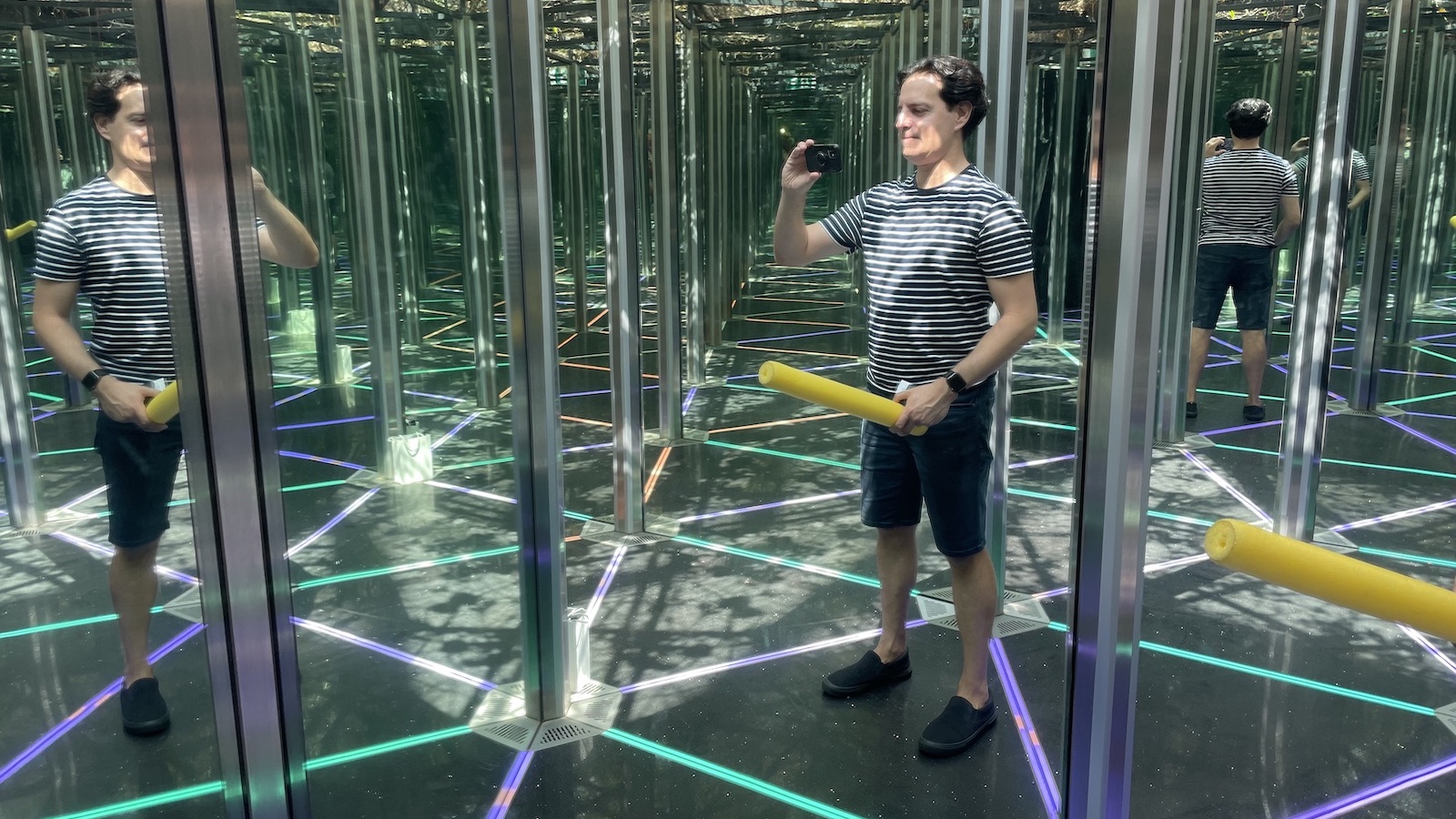 Changi Singpaore Airport Mirror Maze