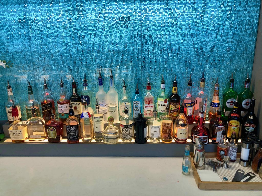 American Airlines Flagship Lounge Los Angeles alcohol