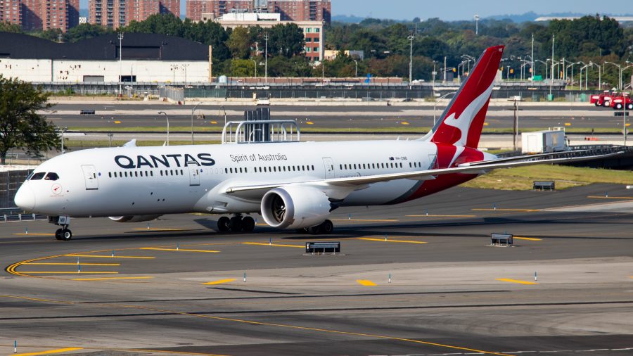 Qantas Boeing 787 - Shaquille Khan