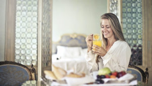 How to get free breakfast at hotels