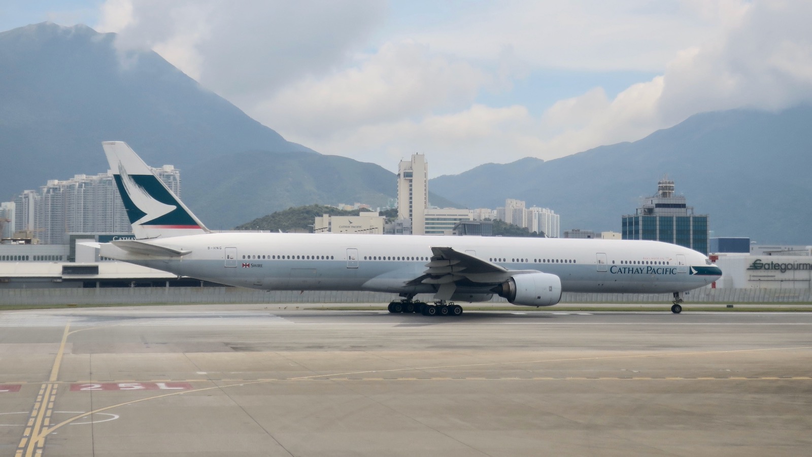 Cathay Pacific plane