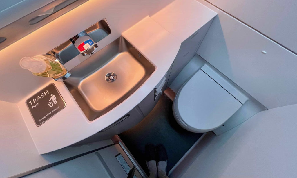 Delta One A350 Suites toilet