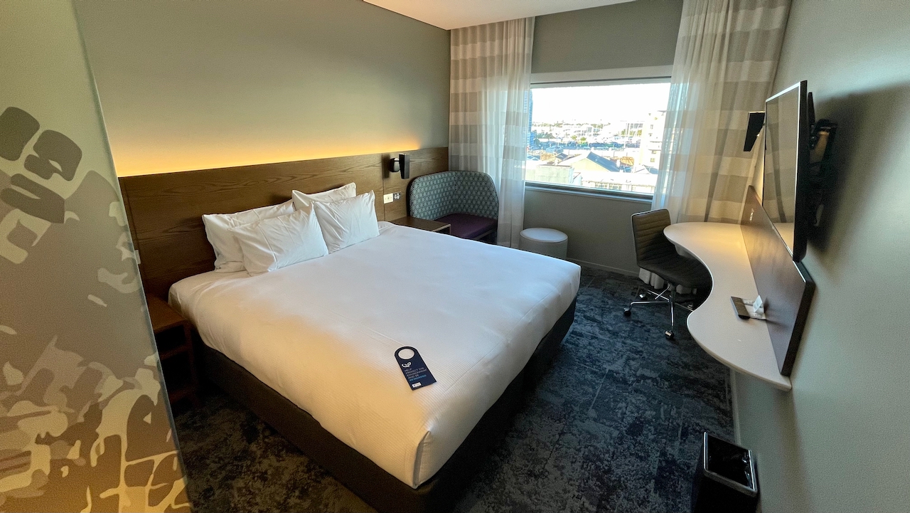 Holiday Inn Express Newcastle bed