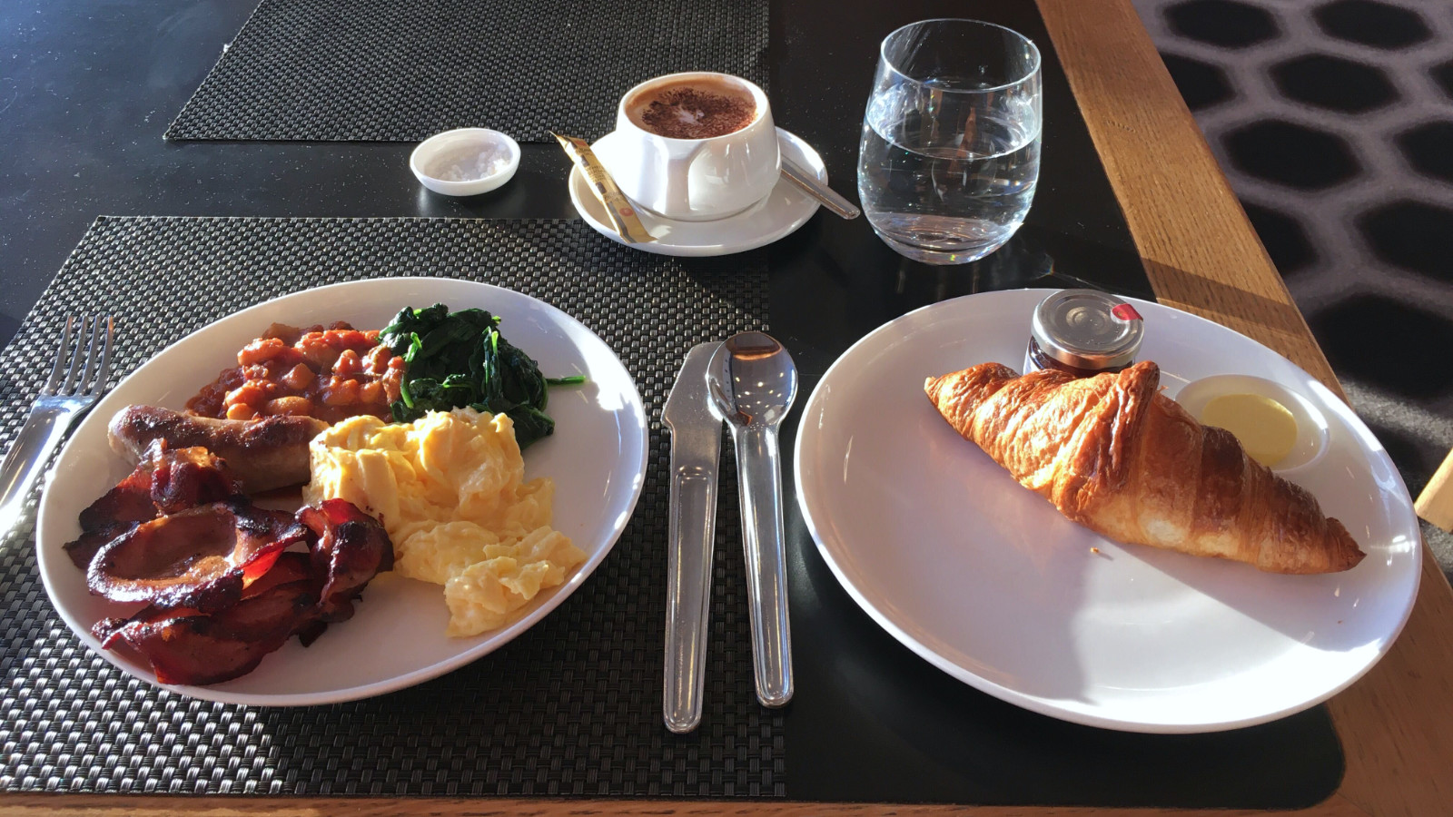 Qantas Sydney First Lounge Breakfast